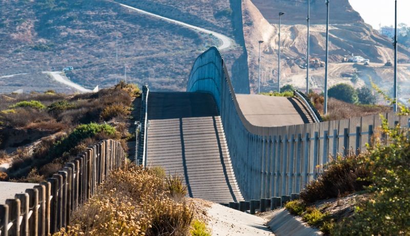 Trump manda más guardias nacionales a vigilar frontera con México