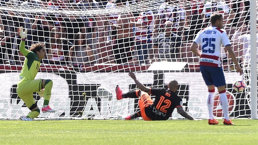 Guillermo Ochoa evita goleada al Granada