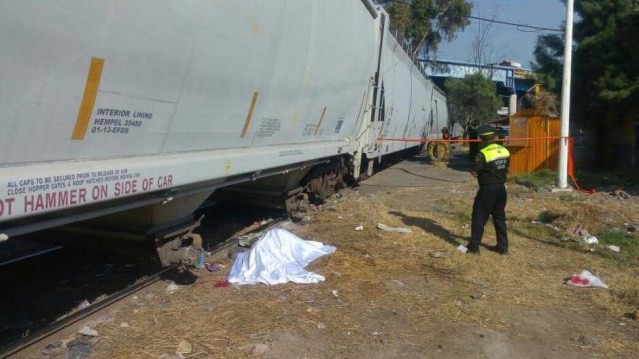 Decapita tren a mujer en Nezahualcóyotl