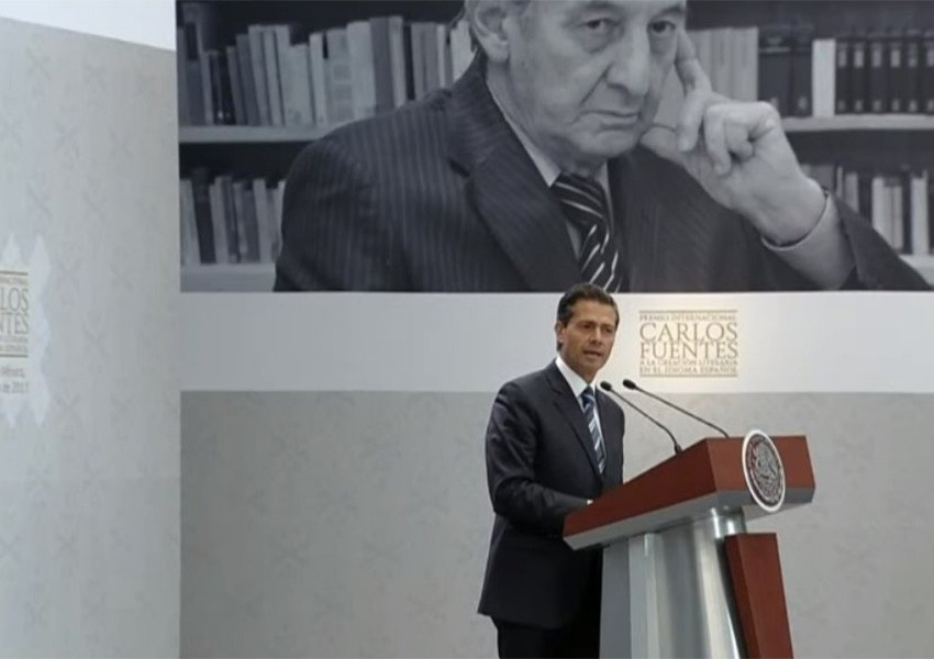 El poeta Eduardo Lizalde recibe premio Internacional Carlos Fuentes