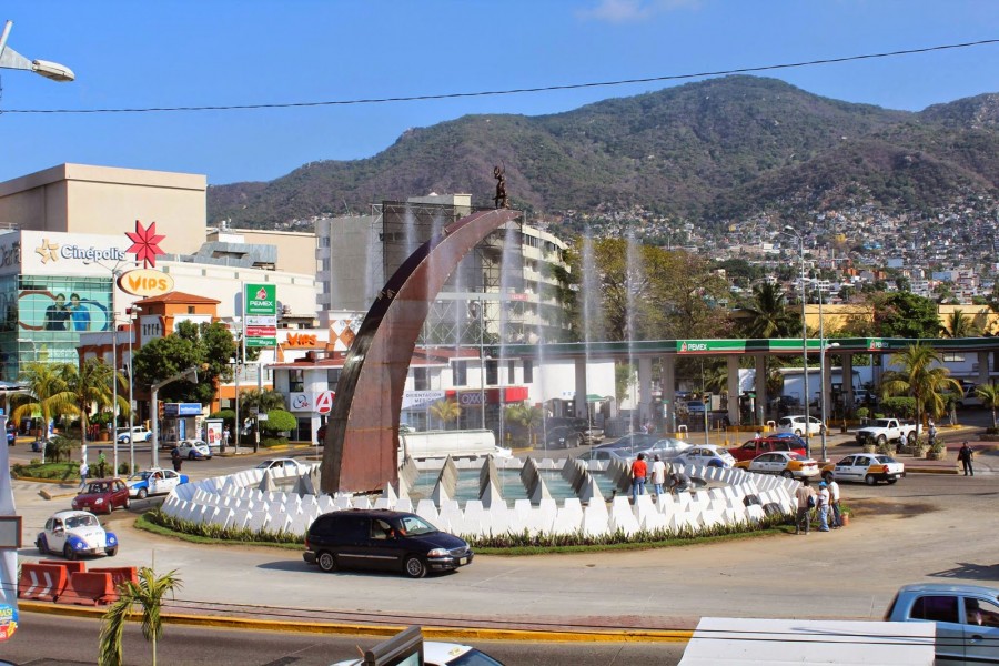Protestan en Acapulco y Lázaro Cárdenas por aumento en el precio de la gasolina