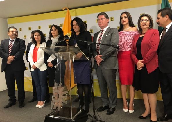 Con solo algunos legisladores, PRD ratifica a Dolores Padierna como su coordinadora en el Senado