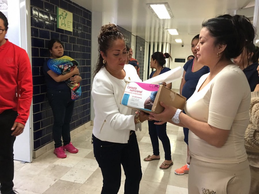 Entregan canastas nutricionales en penal femenil