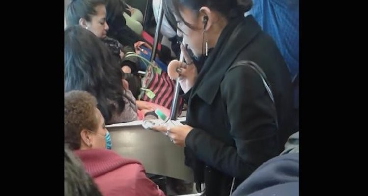 Surge la LadyMaquillaje en el Metro de CdMx