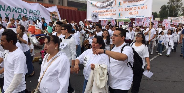 Rechazan iniciativa de la Iglesia contra aborto y bodas gay