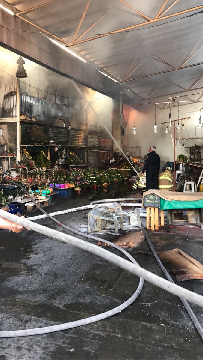 Se queman 25 locales en el Mercado de Jaimaica