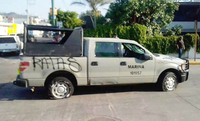 Manifestantes agreden a marinos en Ciudad Guzmán