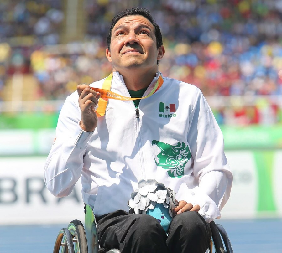 Obtiene Edgar Navarro plata en atletismo