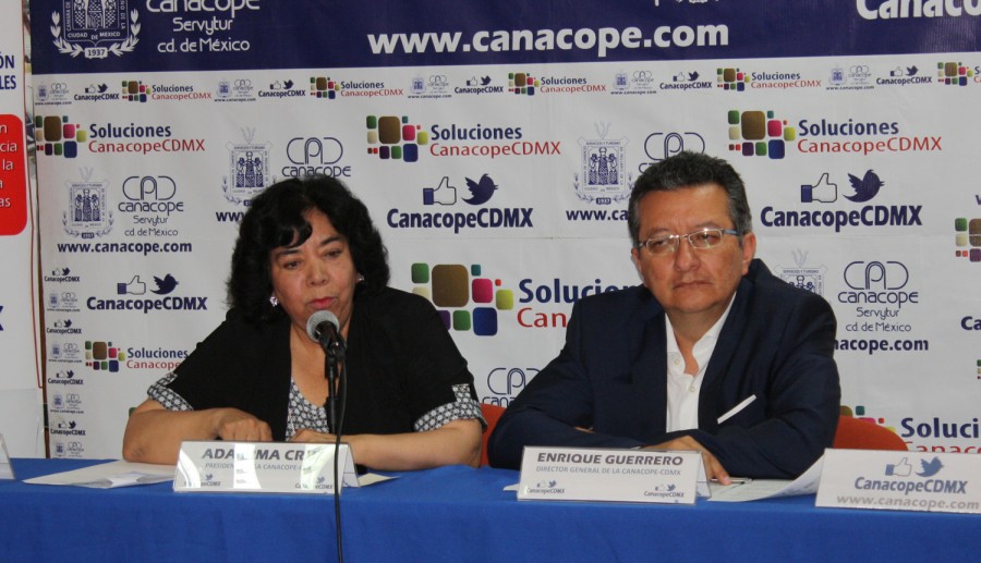 Estiman ganancias de 5.7 millones por venta de Ãºtiles en la CdMx