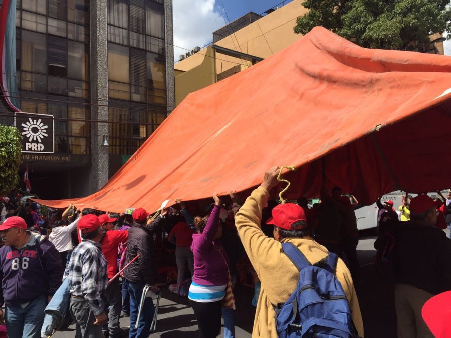 Campesinos acusan de vende patrias y traidores al PRD