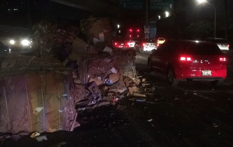 Vuelca trÃ¡iler en la MÃ©xico-Toluca