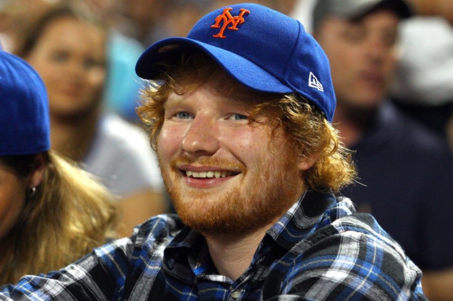 El cantante Ed Sheeran, reveló ser víctima de un percance de transito