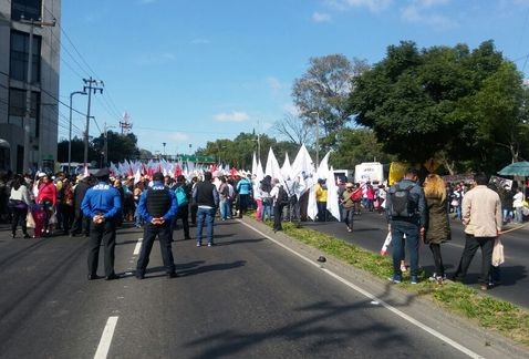 Manifestantes bloquean la SHCP