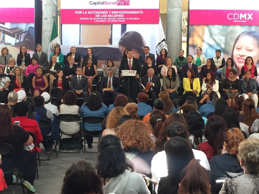 Entregan en CdMx seguro contra violencia para mujeres y mujeres trans