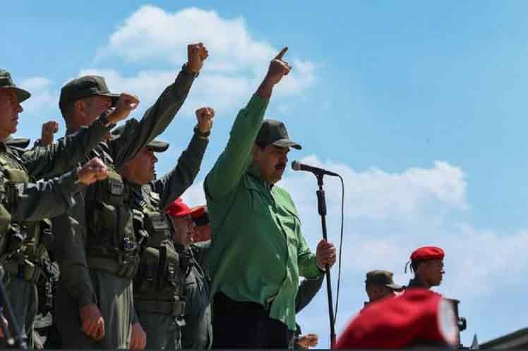 Maduro llama a fuerzas armadas a fortalecer el liderazgo militar