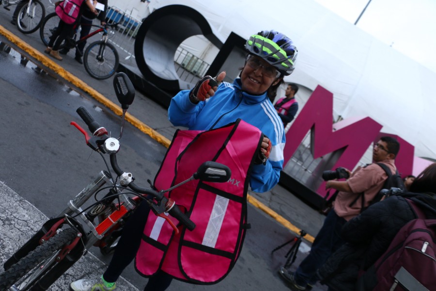 Ciclistas y peatones toman el ZÃ³calo de la CdMx