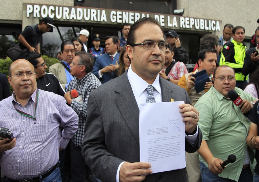 Juez admite amparo de Javier Duarte para no ser capturado