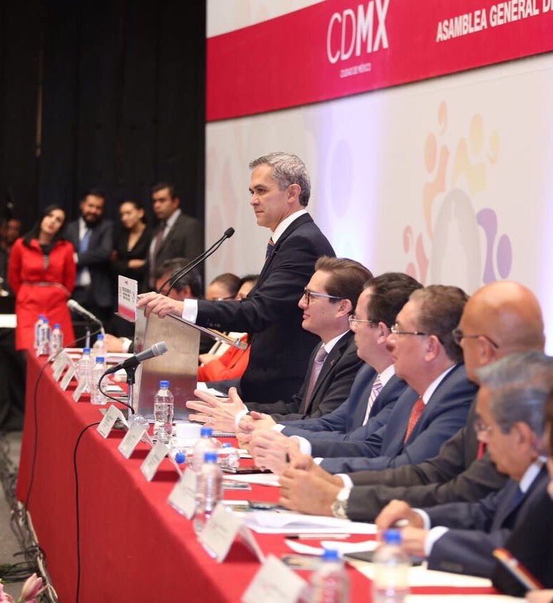 Mancera convoca a expertos ante posible replanteamiento del TLC