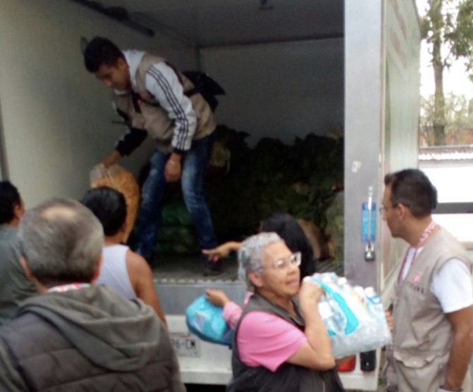 Sigue llegando apoyo para damnificados en la Central de Abasto