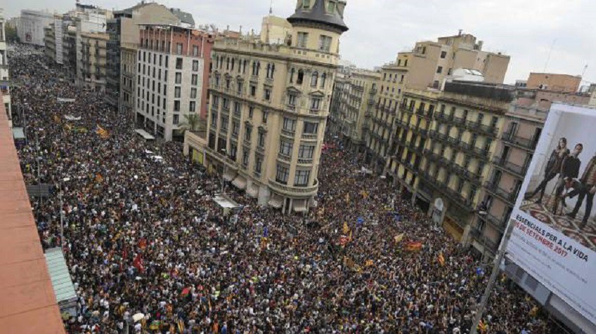 Huelga General en Cataluña reúne a más de 300 mil participantes