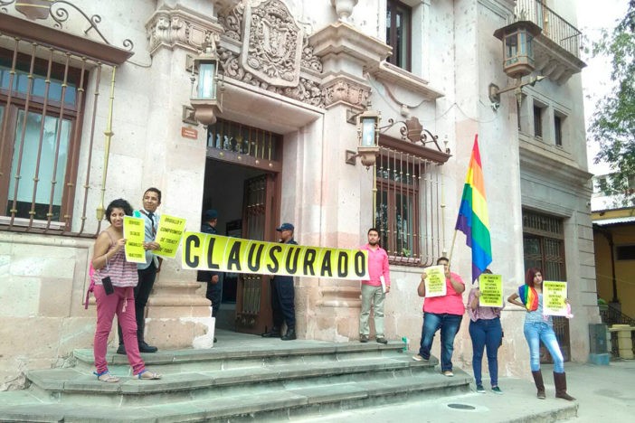 Clausuran palacio de gobierno en Guanajuato por discriminar a comunidad LGBTTTI