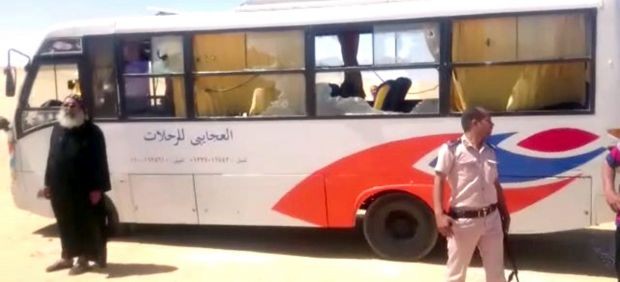Atacan un autobús en Egipto; reportan 28 muertos