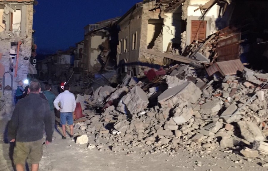 Sismo de 6.2 sacude a Italia