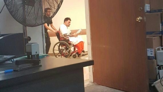 Gato Ortíz es golpeado en amotinamiento en penal de Nuevo León