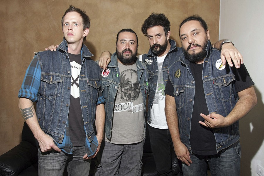 Molotov y Café Tacvba ayudan a su manera a damnificados del 19-S