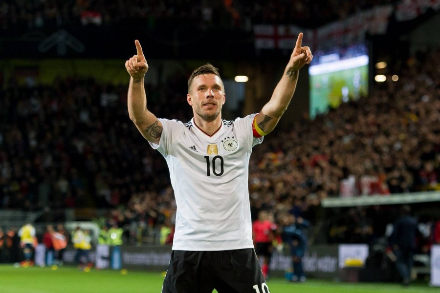 Se retira Lukas Podolski del futbol