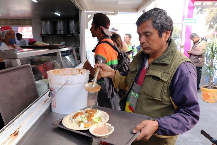 Guille, la mujer que alimenta a trabajadores de la Central de Abasto de la CDMX