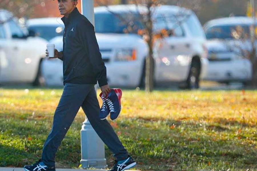 Obama juega cascarita para iniciar jornada electoral