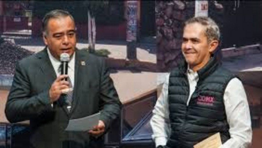 Collins es investigado por autorizar desarrollo más caro de lo planteado