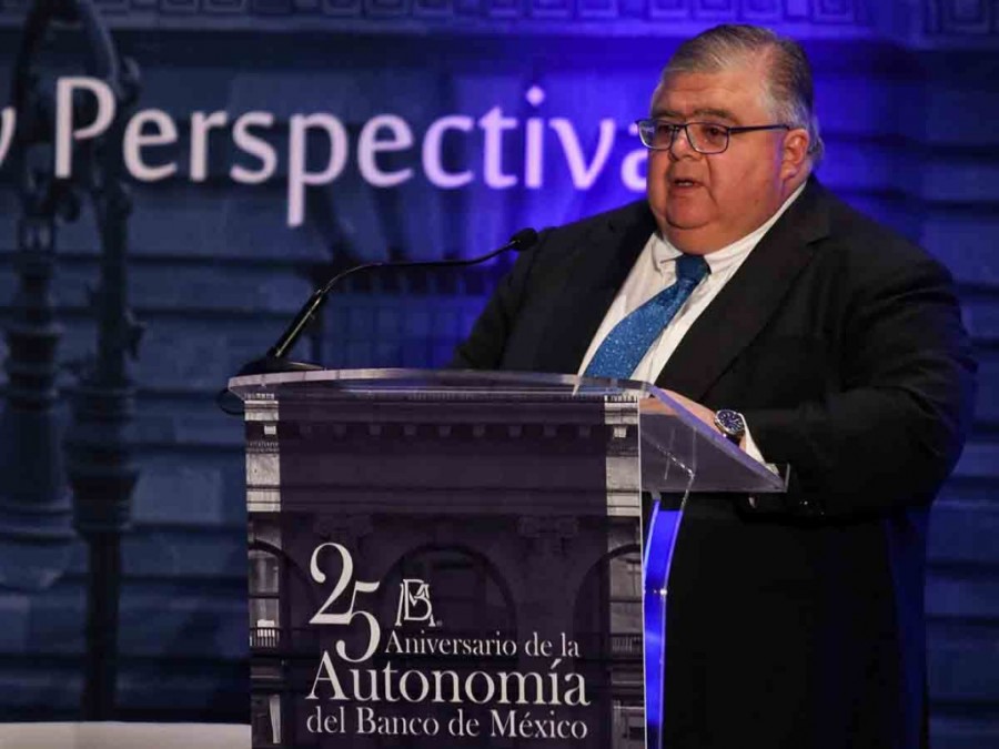 Riesgo de recesión global es bajo, pero existe: Carstens