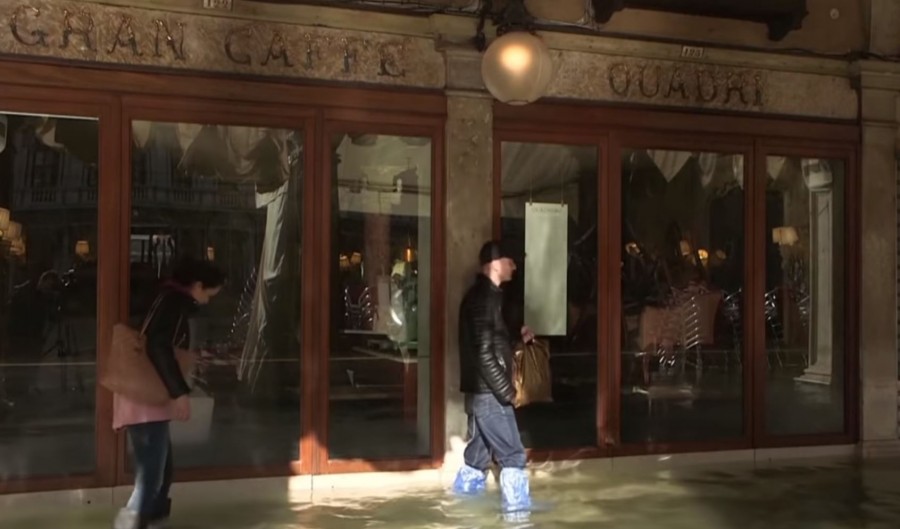 Mueren dos personas en Venecia tras históricas inundaciones