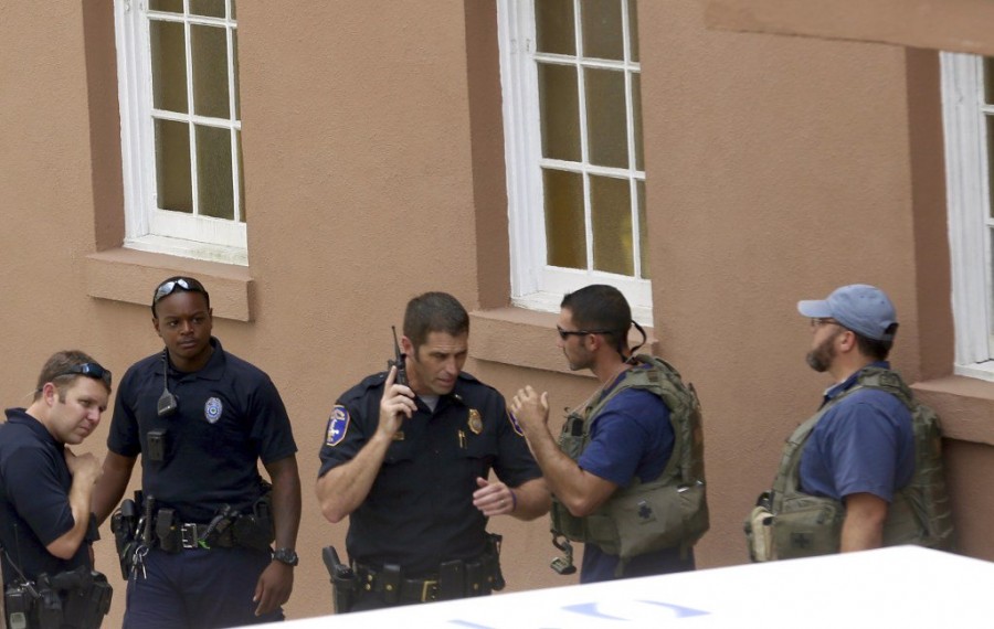 Hieren a hombre tras secuestrar a comensales en restaurante de Charleston