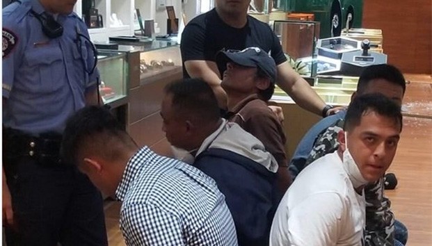 Caos en McAllen por asalto a joyería