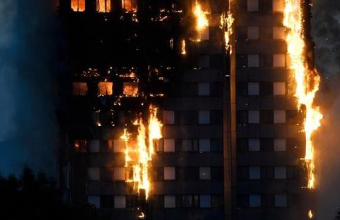Incendio en Londres deja 12 muertos