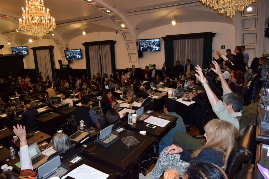 Derecho al voto a partir de los 16 años queda fuera de la Constitución local