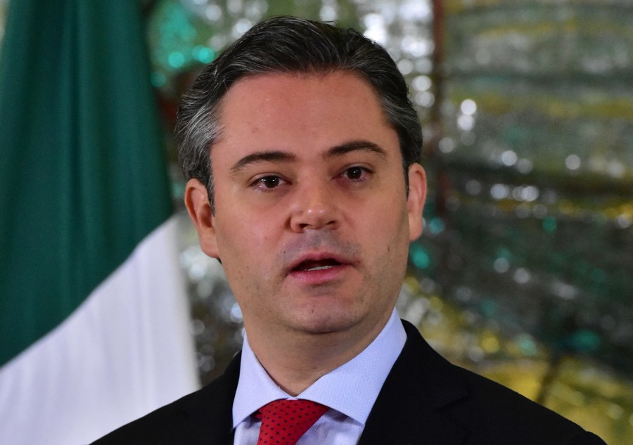 NiÃ±a corrige dicciÃ³n a Aurelio NuÃ±o