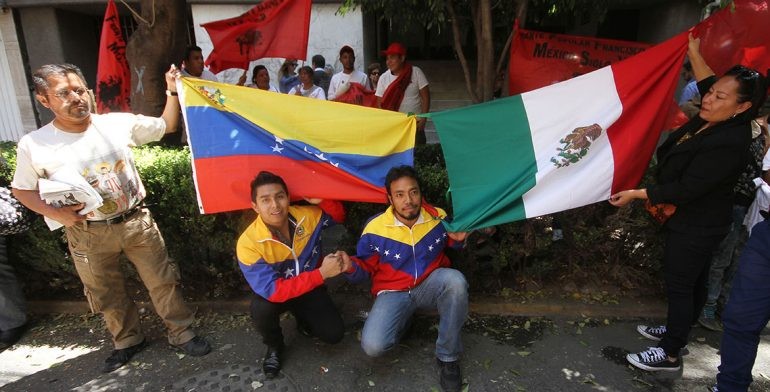 Protestan en la embajada de Venezuela en la CDMX contra elección de Constituyente