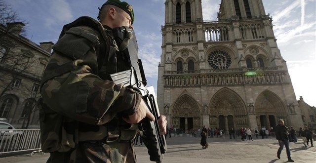 Tiroteo en la catedral de Notre Dame de París