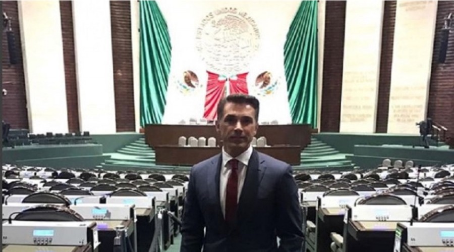 Mayer asegura que sueldo de diputado es insuficiente