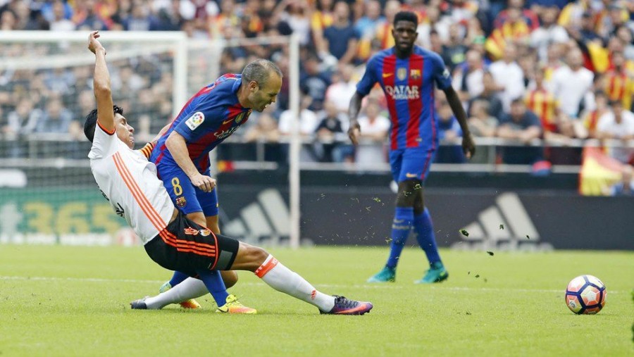 Se lesiona AndrÃ©s Iniesta contra el Valencia