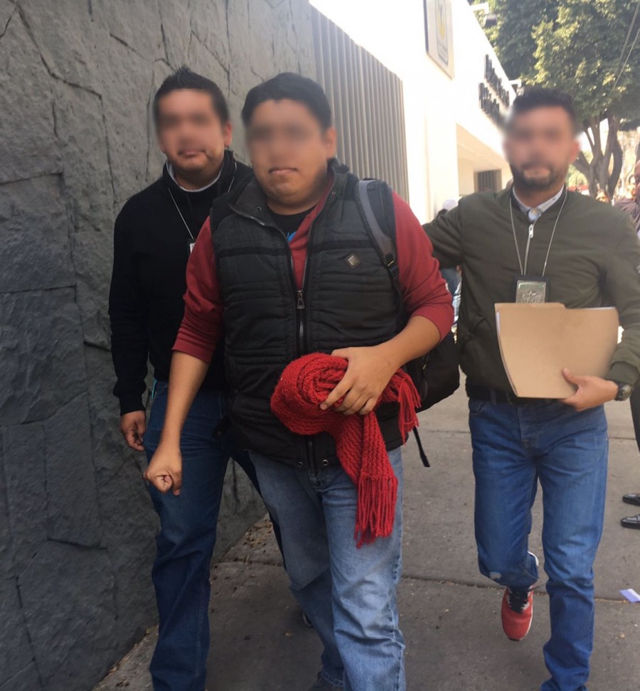 Presentan ante juez de control al presunto responsable de amenazar a Héctor de Mauleón