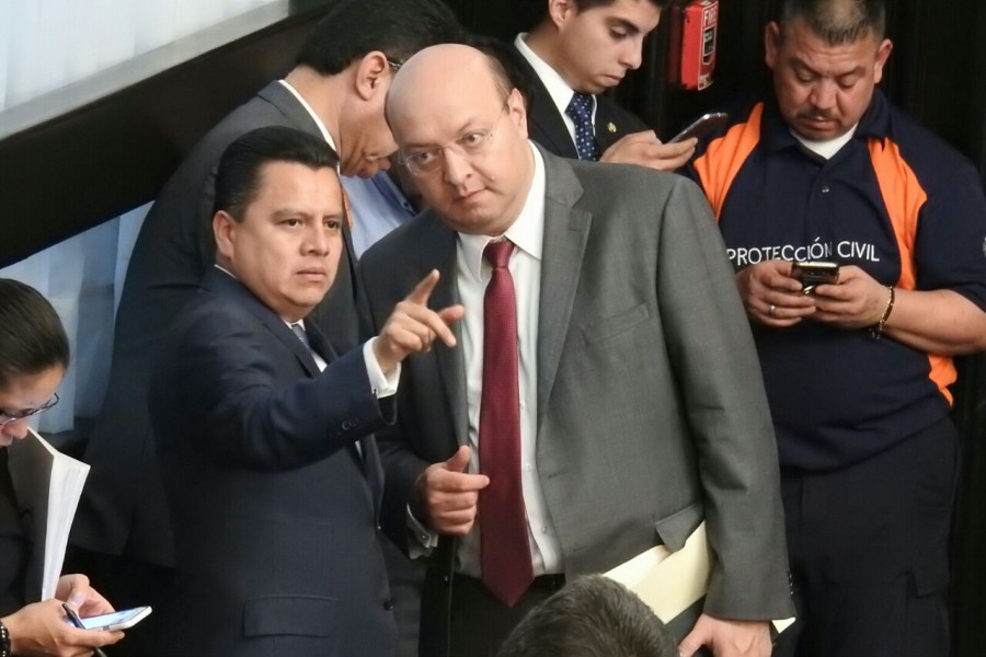 El consejero jurídico del Gobierno de la Ciudad teje fino en la Asamblea Constituyente
