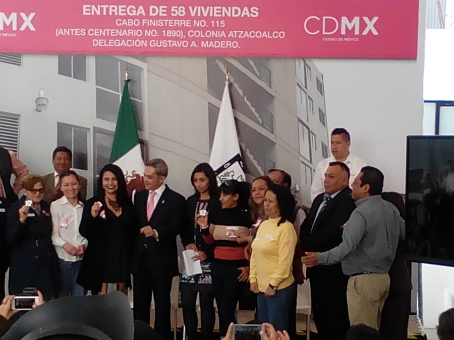 Entregan 58 viviendas en GAM