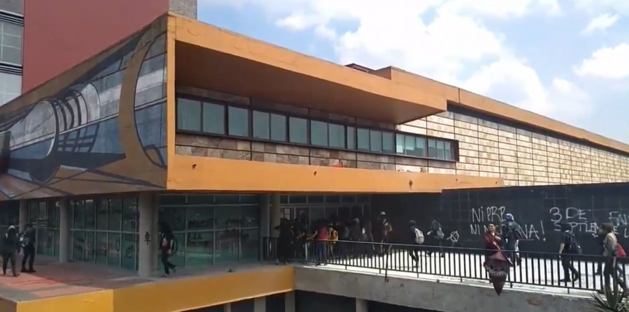 Vandalizan e intentan tomar rectoría de Ciudad Universitaria