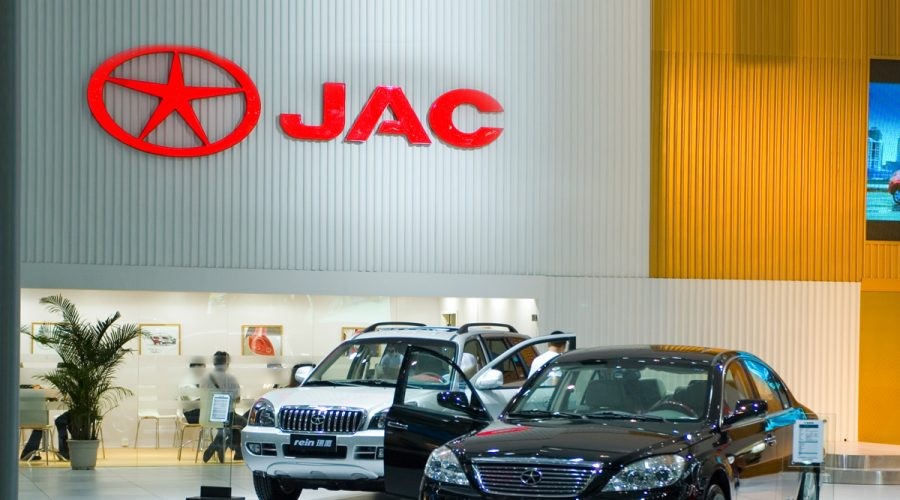 Lanzan camionetas chinas en México