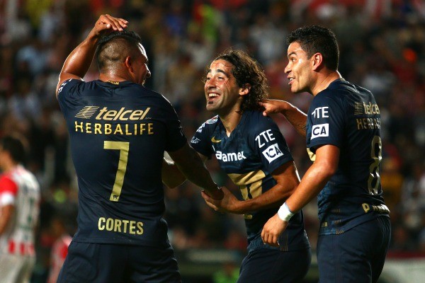 Pumas mete presión con victoria sobre Veracruz
